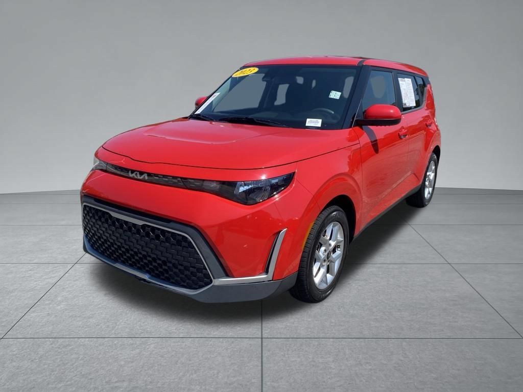Used 2023 Kia Soul LX w/ LX Technology Package FWD image 2