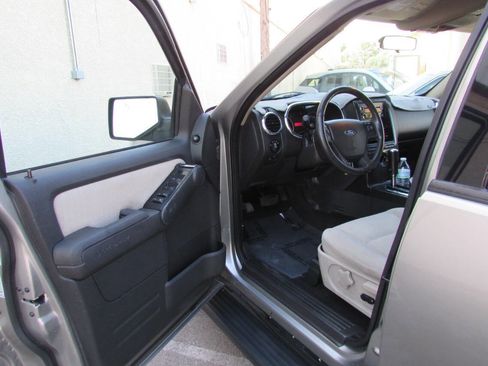 Used 2008 Ford Explorer XLT image 10