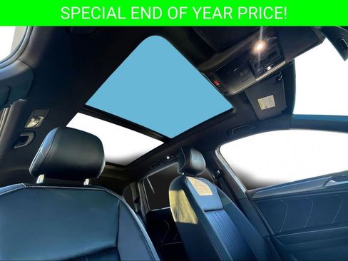 Used 2023 Volkswagen Tiguan SE R-Line image 26