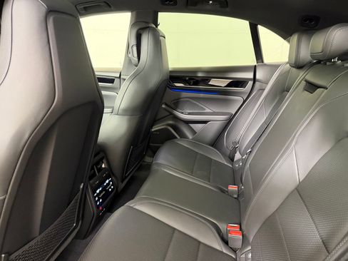 New 2026 Porsche Macan Electric image 28