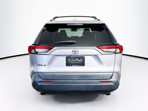 Used 2020 Toyota RAV4 XLE FWD image 7