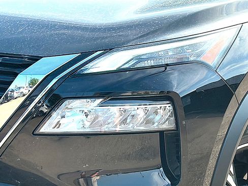 Used 2023 Nissan Rogue SV FWD image 4