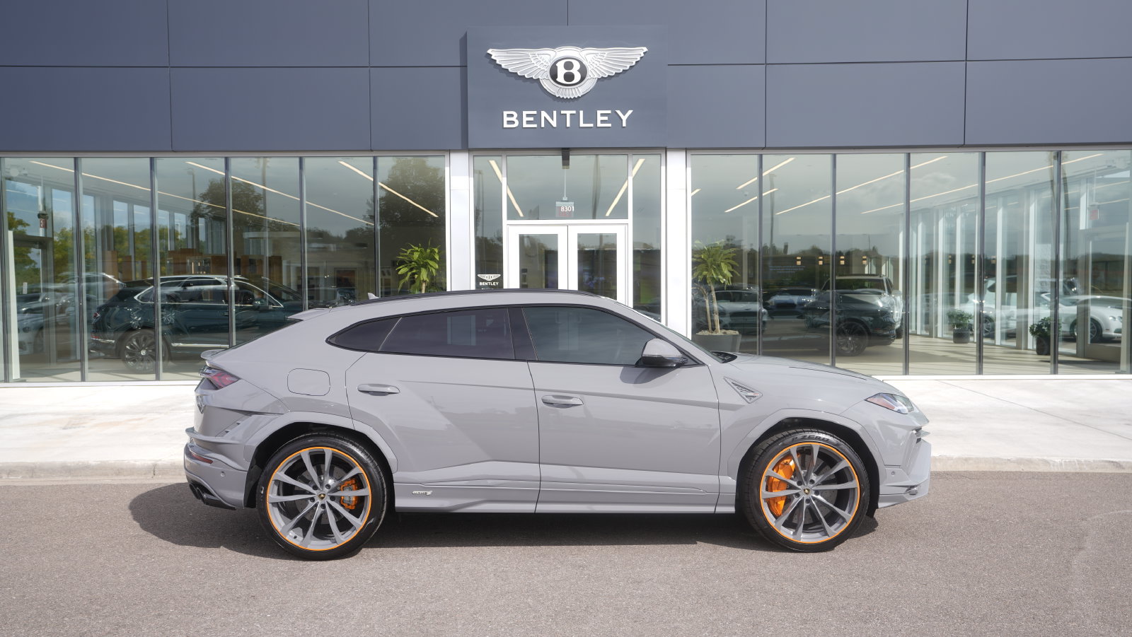 Used 2024 Lamborghini Urus S AWD/4WD image 16