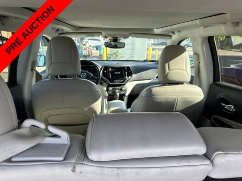 Used 2019 Jeep Cherokee Limited FWD image 25