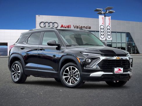 Used 2025 Chevrolet TrailBlazer LT image 1