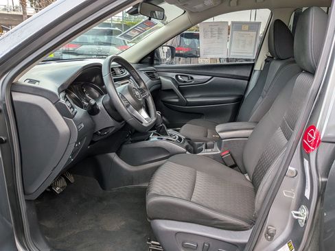 Used 2020 Nissan Rogue SV image 15