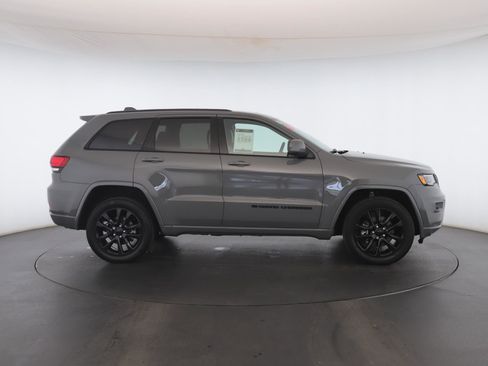 Used 2022 Jeep Grand Cherokee Laredo X AWD/4WD image 23
