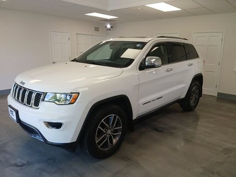 Used 2017 Jeep Grand Cherokee Limited AWD/4WD image 4