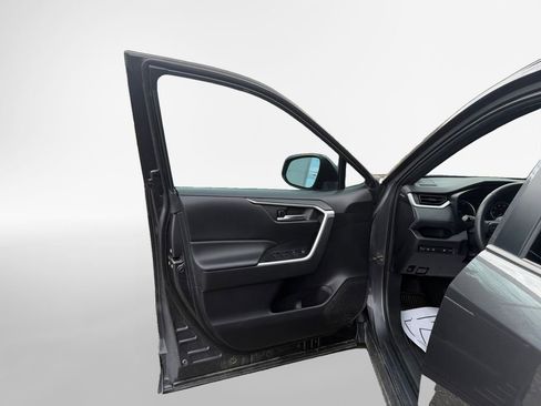 Used 2022 Toyota RAV4 SE w/ Convenience Package image 14