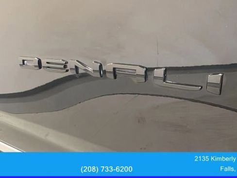 Used 2023 GMC Yukon Denali w/ Advanced Technology Package AWD/4WD image 11