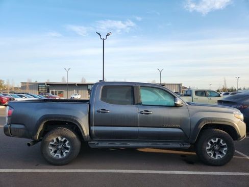 Used 2023 Toyota Tacoma TRD Off-Road w/ Advanced Technology Package image 3