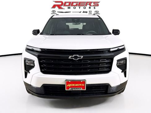 Used 2024 Chevrolet Traverse LT w/ Midnight/Sport Edition image 2