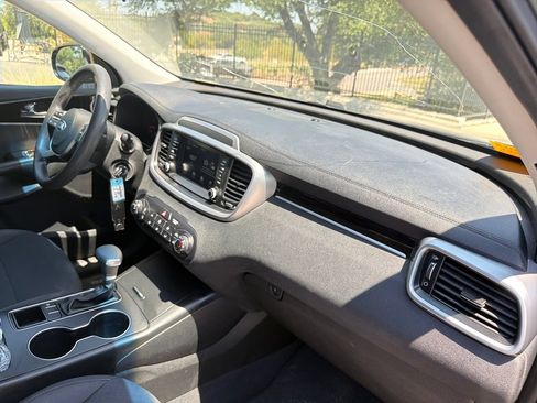 Used 2020 Kia Sorento FWD V6 image 38