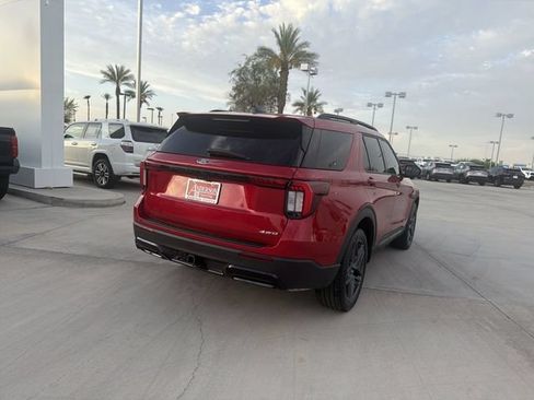Used 2025 Ford Explorer ST-Line w/ ST-Line Street Pack AWD/4WD image 5