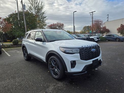 New 2026 Ford Explorer ST-Line w/ ST-Line Street Pack image 3