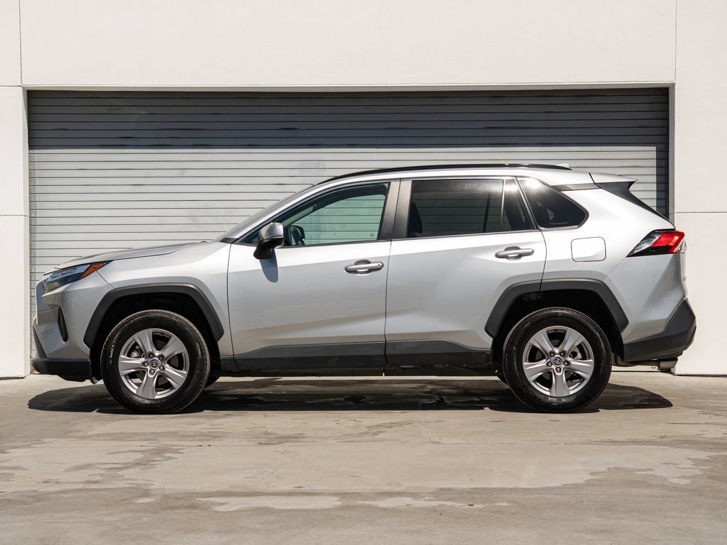 Used 2025 Toyota RAV4 XLE FWD image 2