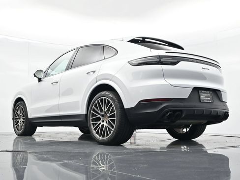 Certified 2022 Porsche Cayenne Platinum Edition AWD/4WD image 27