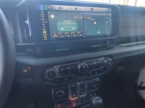 Used 2024 Jeep Wrangler Rubicon image 35