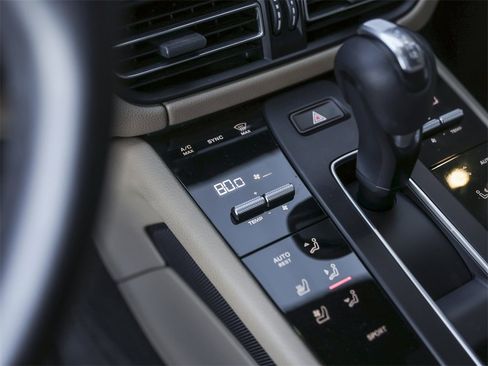 Certified 2022 Porsche Macan image 25