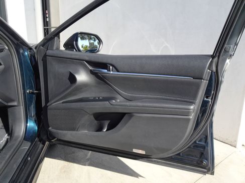 Used 2018 Toyota Camry XSE image 16