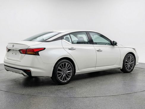 Used 2025 Nissan Altima 2.5 SV FWD image 9