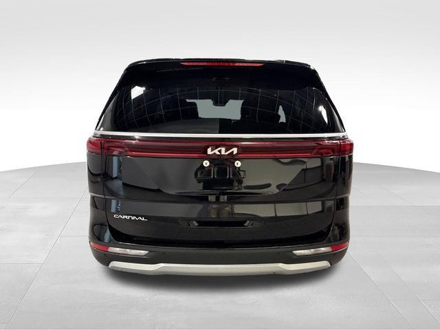 Used 2024 Kia Carnival EX FWD image 6