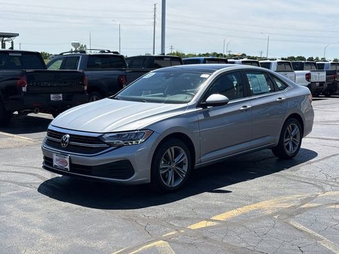 Used 2022 Volkswagen Jetta SE w/ Panoramic Sunroof Package FWD image 7