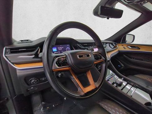Used 2023 Jeep Grand Cherokee L Summit AWD/4WD image 10