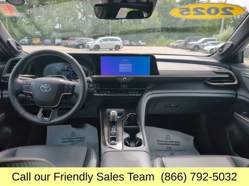 Used 2025 Toyota Crown Platinum AWD/4WD image 13
