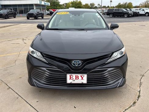 Used 2019 Toyota Camry XLE image 8