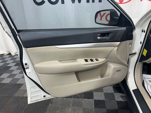 Used 2010 Subaru Outback 2.5i Premium image 22