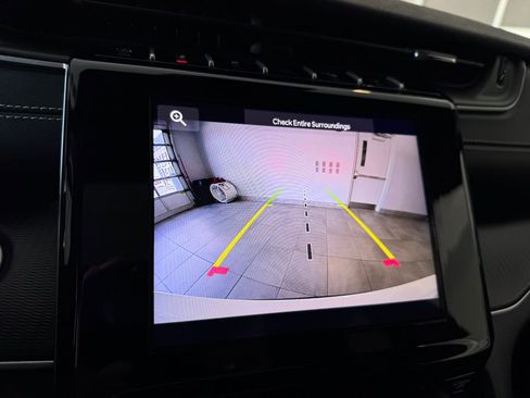 Used 2025 Jeep Grand Cherokee L Laredo image 18