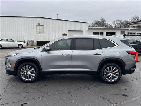 Used 2026 Buick Enclave Preferred w/ Power Package image 7