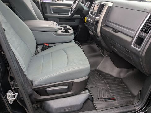 Used 2020 RAM 1500 Classic SLT image 32