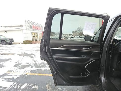 Used 2022 Jeep Grand Cherokee L Limited image 24