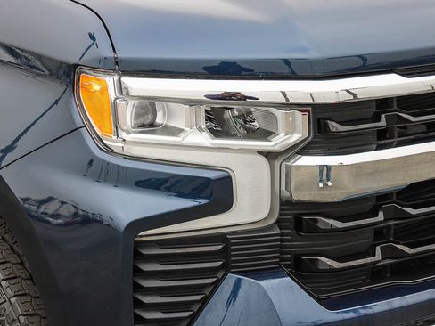 Used 2022 Chevrolet Silverado 1500 LT AWD/4WD image 4