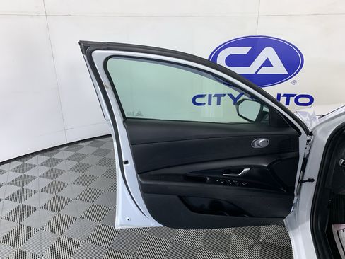 Used 2021 Hyundai Elantra SEL FWD image 13