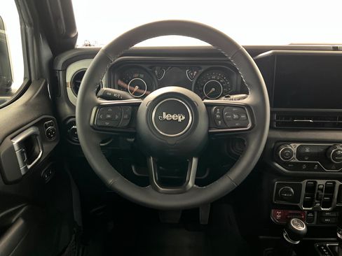 Used 2025 Jeep Wrangler Unlimited Sport AWD/4WD image 13