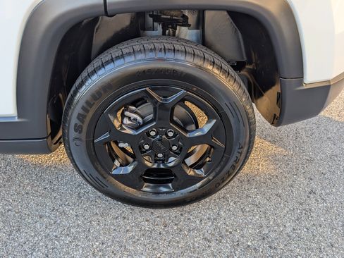 Used 2024 Jeep Compass Trailhawk image 6