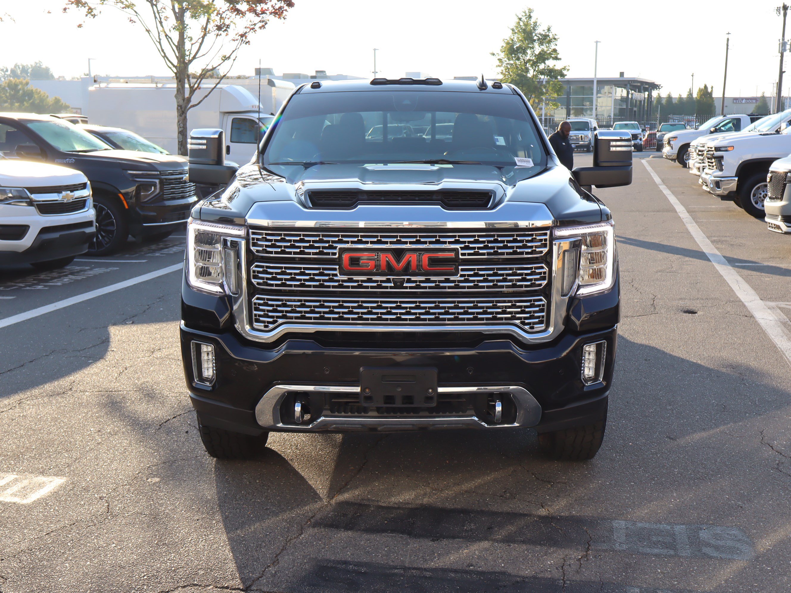 Used 2023 GMC Sierra 2500 Denali w/ Denali Black Diamond Edition AWD/4WD image 3