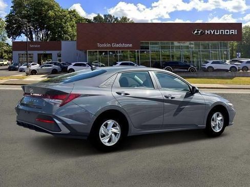 New 2026 Hyundai Elantra SE FWD image 8