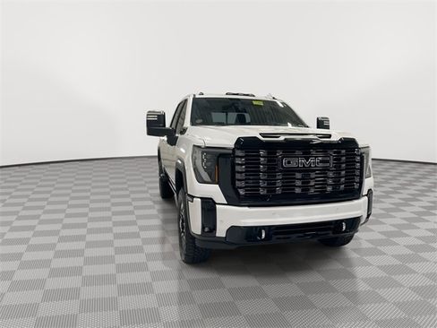 Used 2025 GMC Sierra 2500 Denali Ultimate image 2