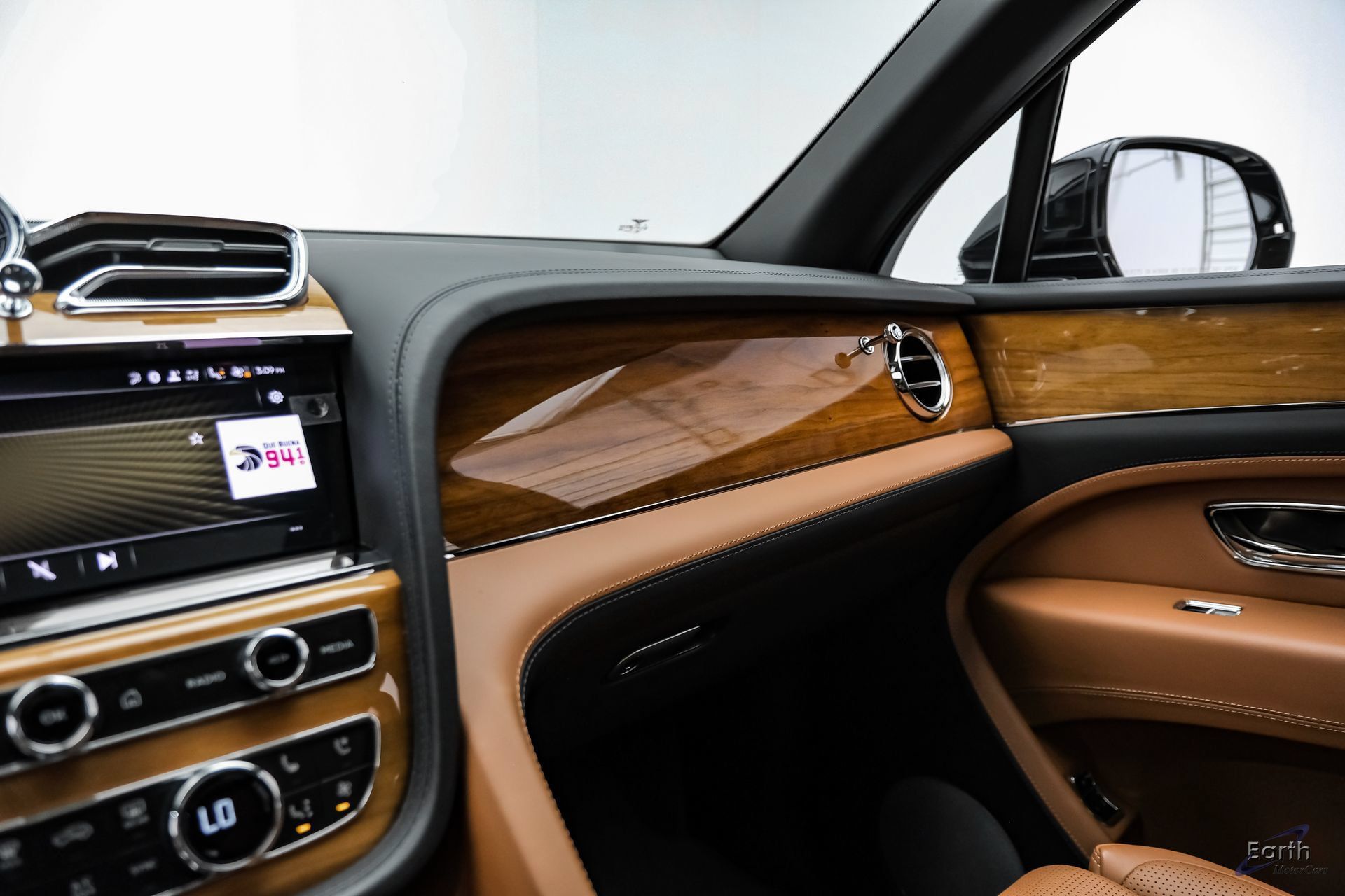 Used 2023 Bentley Bentayga Extended Wheelbase AWD/4WD image 71