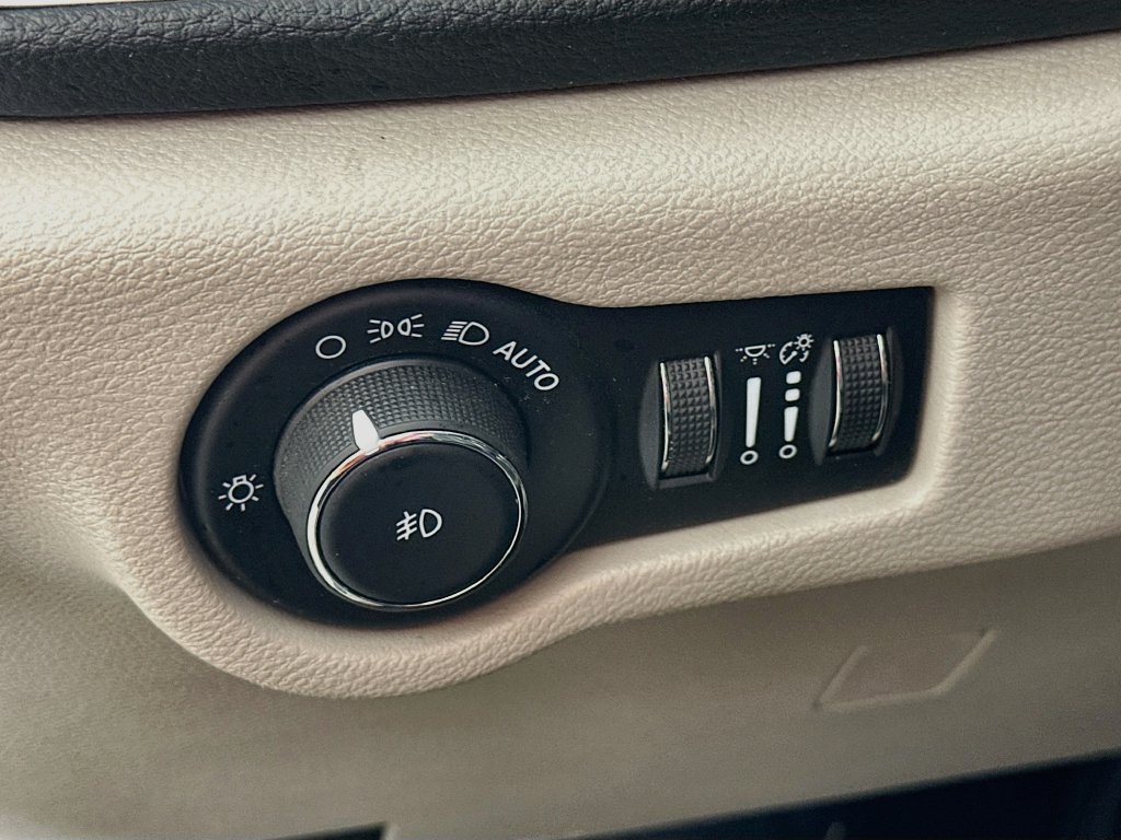 Certified 2021 Chrysler Pacifica Touring-L w/ Uconnect Theater Family Group AWD/4WD image 17