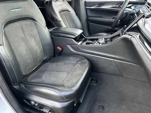 Used 2023 Jeep Grand Cherokee Trailhawk image 8