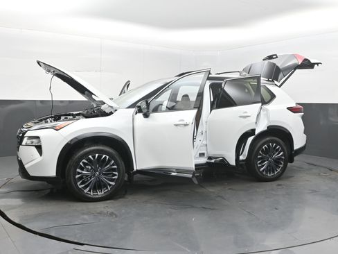 Certified 2025 Nissan Rogue Platinum w/ Platinum Premium Package FWD image 37