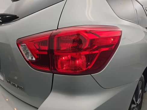 Used 2020 Nissan Pathfinder Platinum FWD image 19