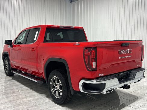 New 2026 GMC Sierra 1500 SLE image 3