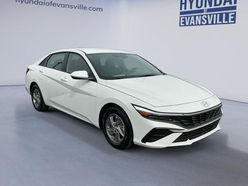 New 2026 Hyundai Elantra SE FWD image 2