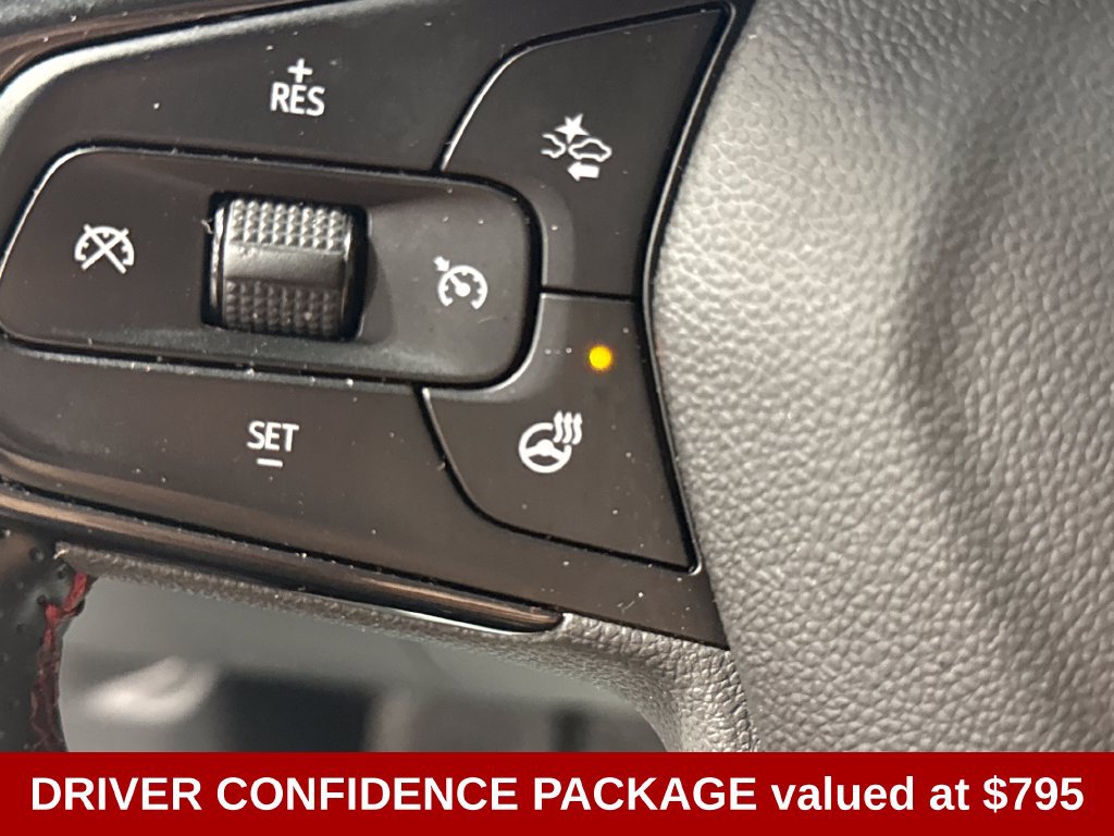 Used 2025 Chevrolet Trax RS w/ Sunroof Package FWD image 4
